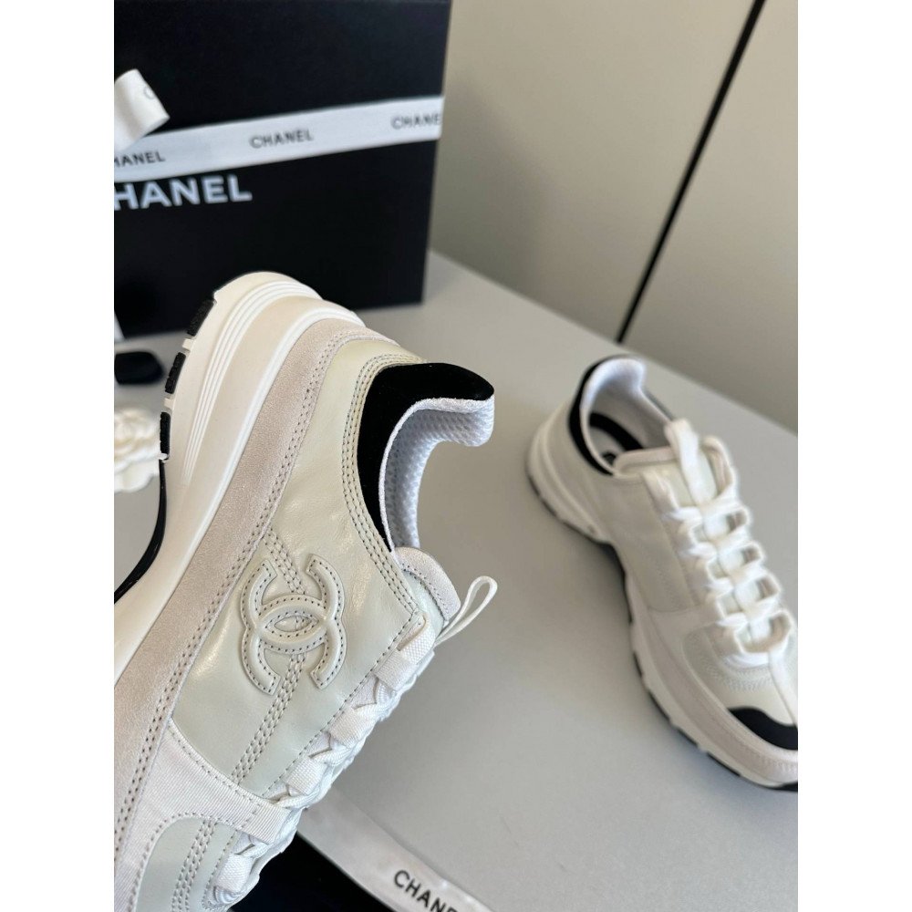 Sports shoes Sports shoes