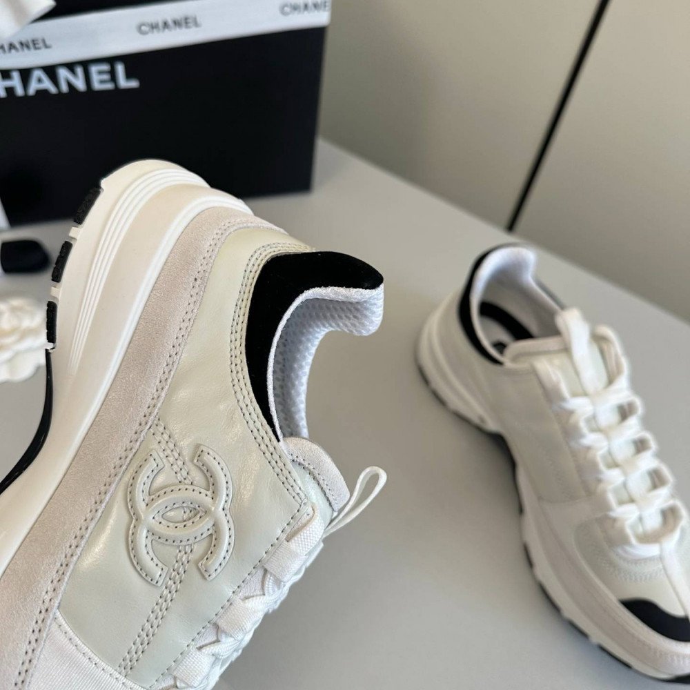 Sports shoes Sports shoes
