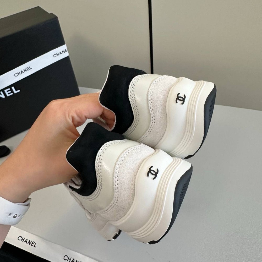 Sports shoes Sports shoes