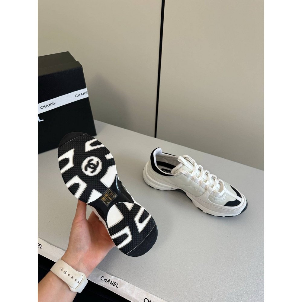 Sports shoes Sports shoes