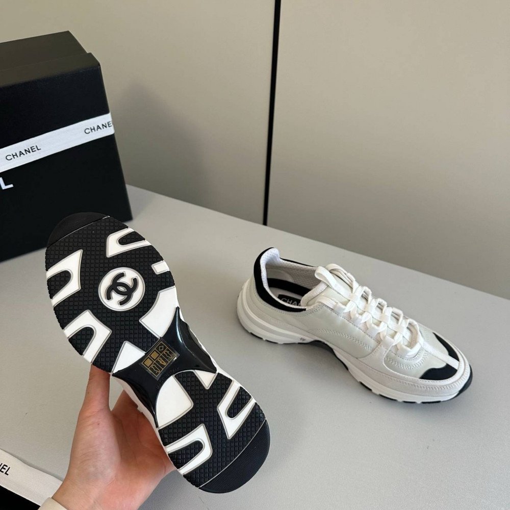 Sports shoes Sports shoes