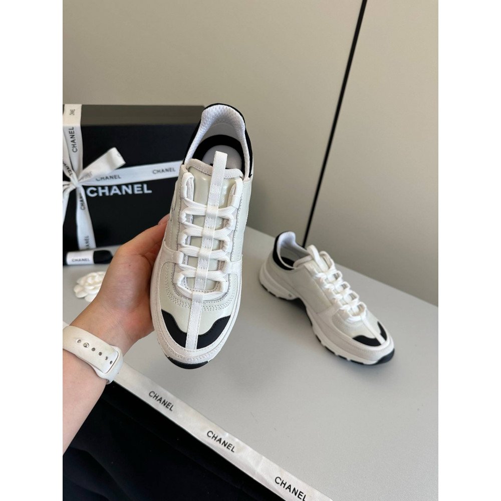 Sports shoes Sports shoes