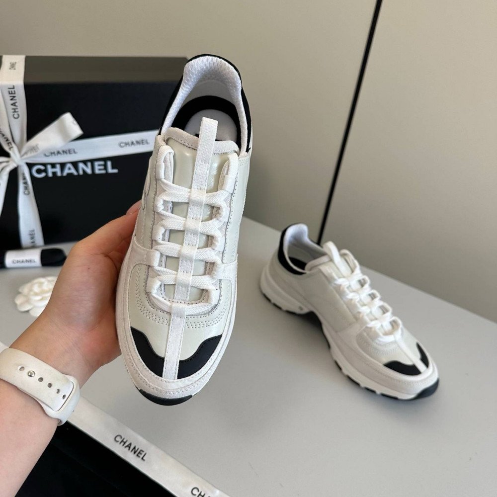 Sports shoes Sports shoes