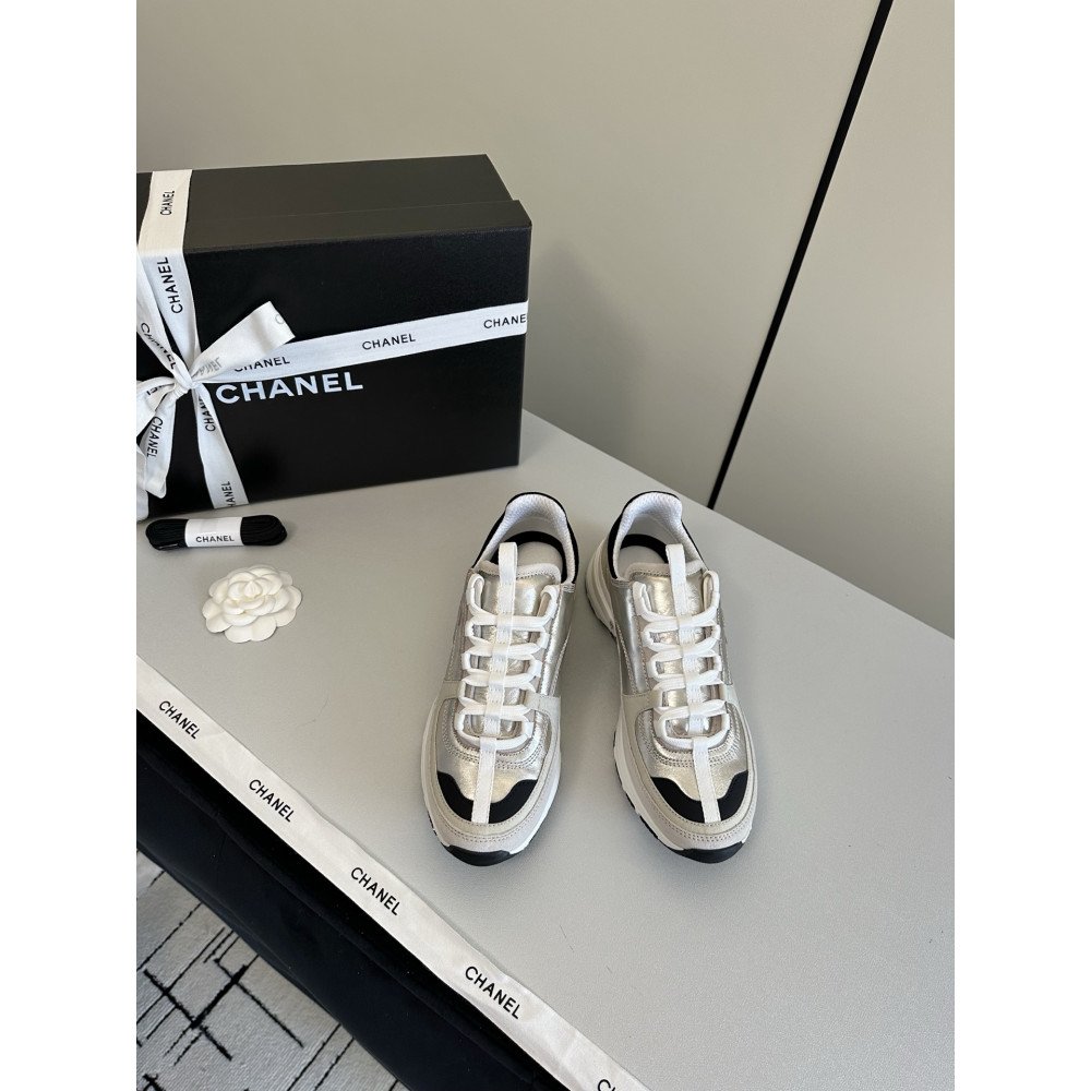 Sports shoes Sports shoes