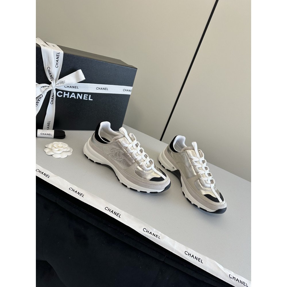 Sports shoes Sports shoes