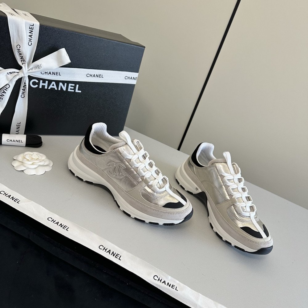 Sports shoes Sports shoes