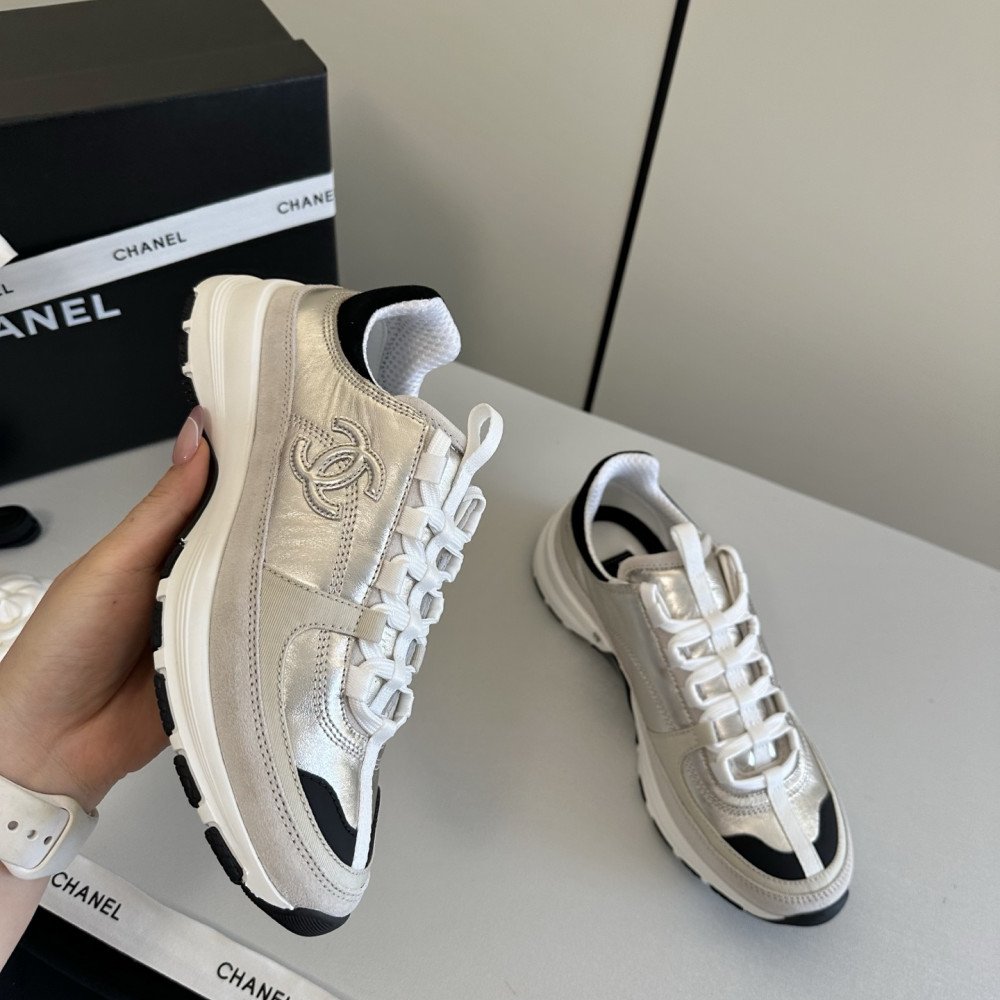 Sports shoes Sports shoes