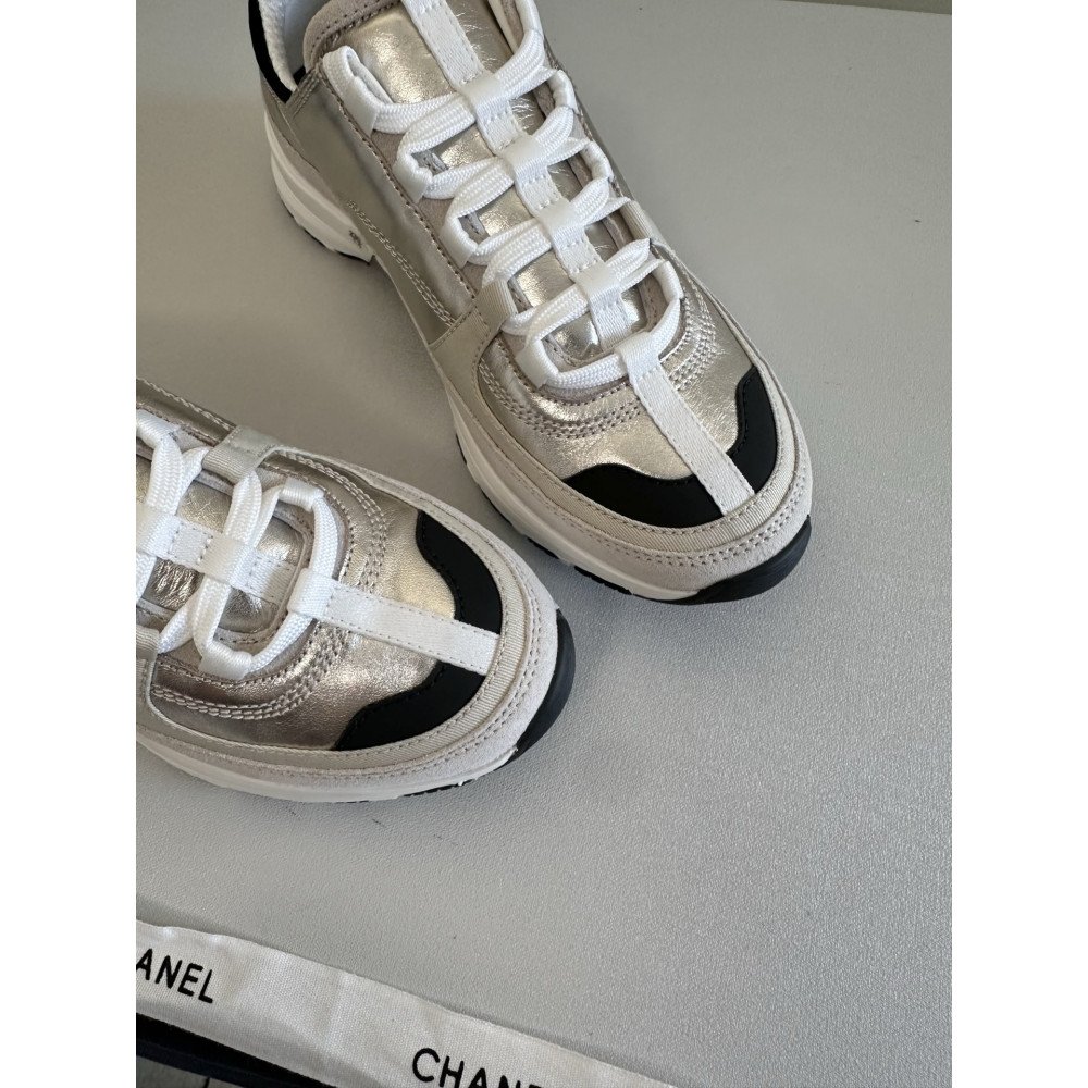 Sports shoes Sports shoes