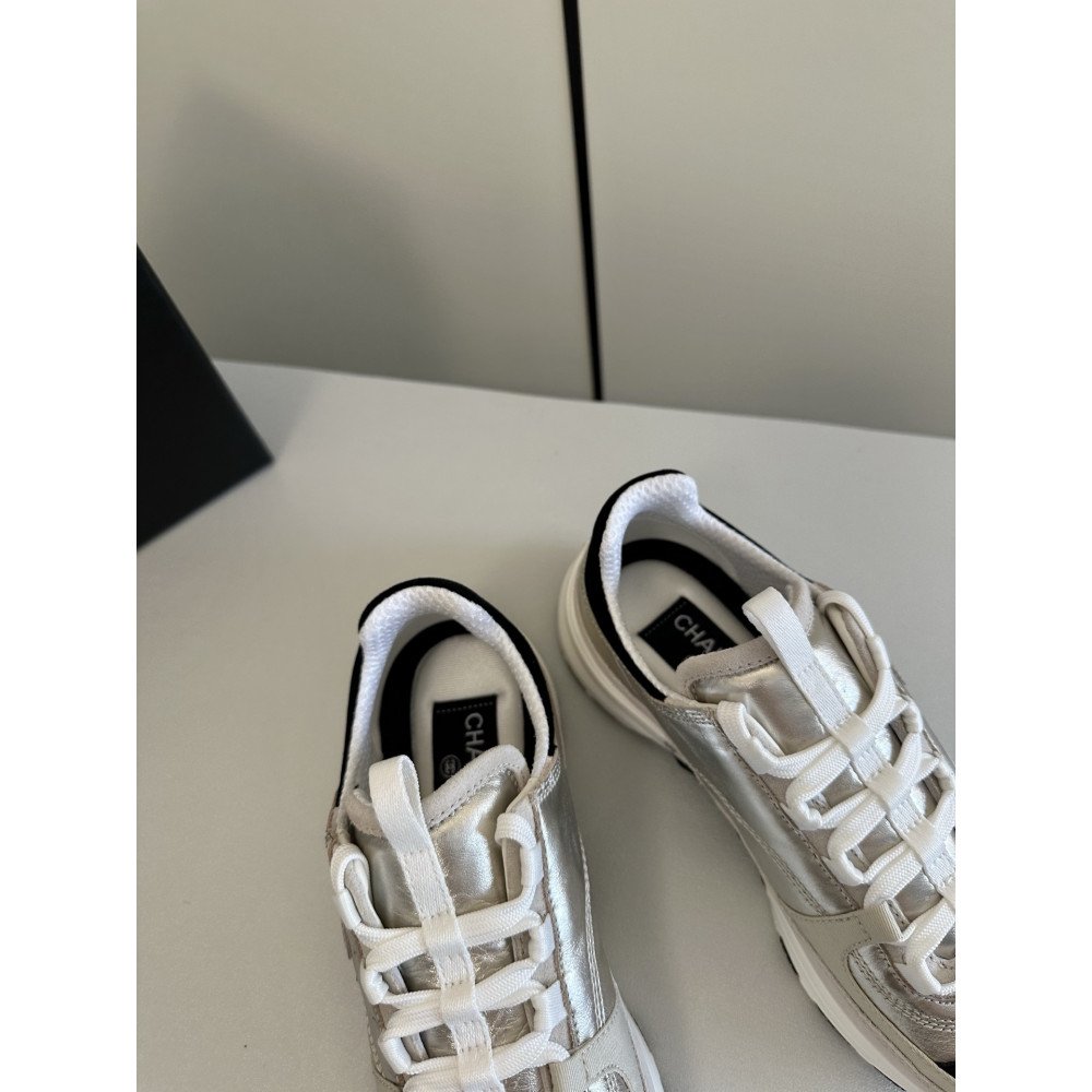 Sports shoes Sports shoes