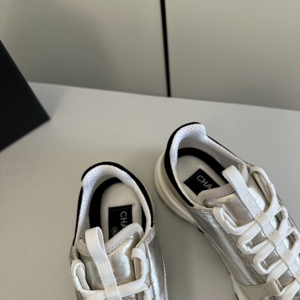 Sports shoes Sports shoes