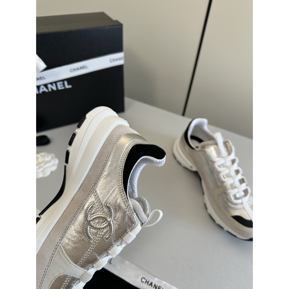 Sports shoes Sports shoes