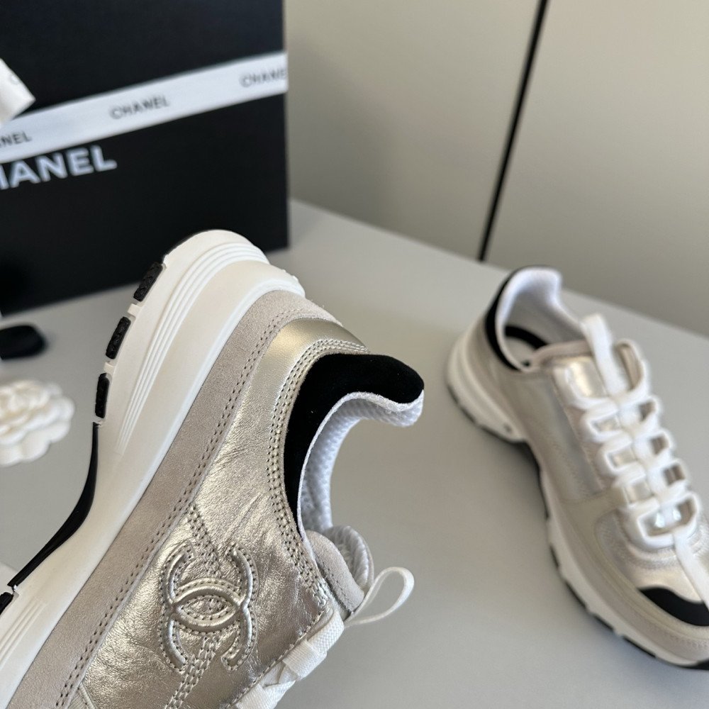 Sports shoes Sports shoes