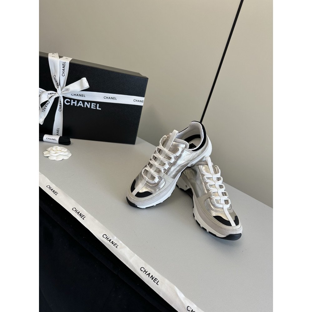 Sports shoes Sports shoes