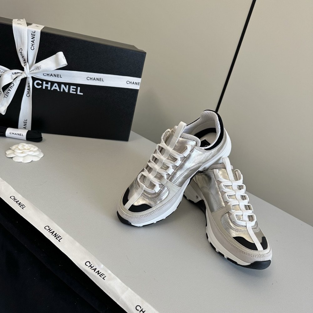 Sports shoes Sports shoes