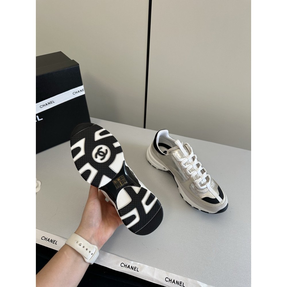 Sports shoes Sports shoes