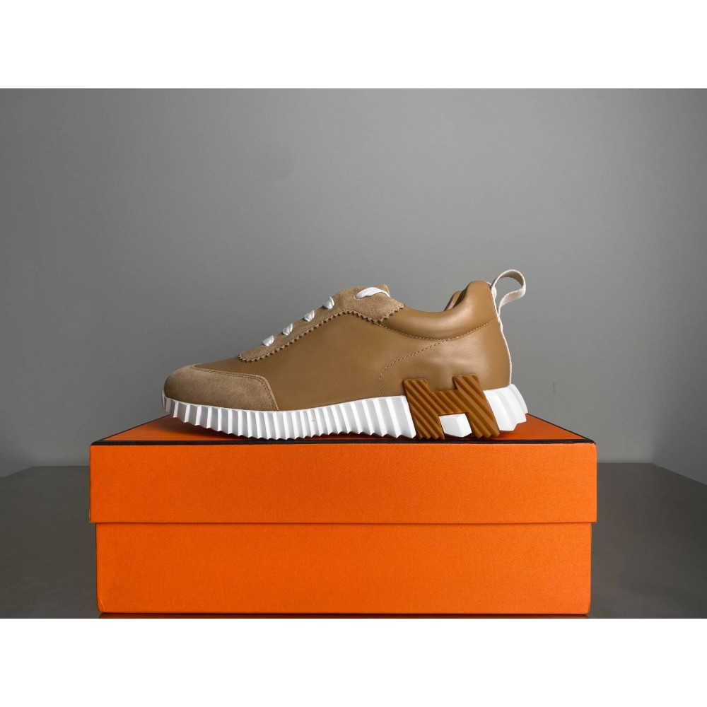 Bouncing sneaker Bouncing sneaker