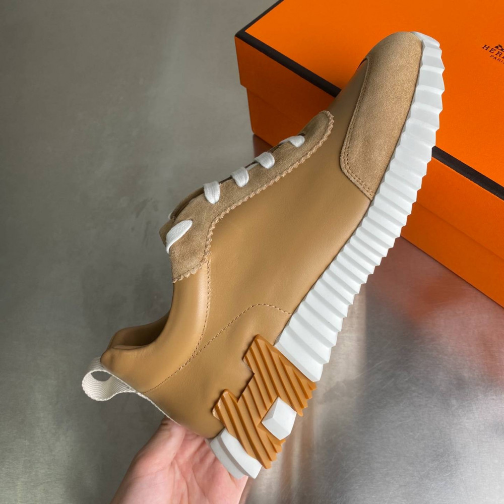 Bouncing sneaker Bouncing sneaker