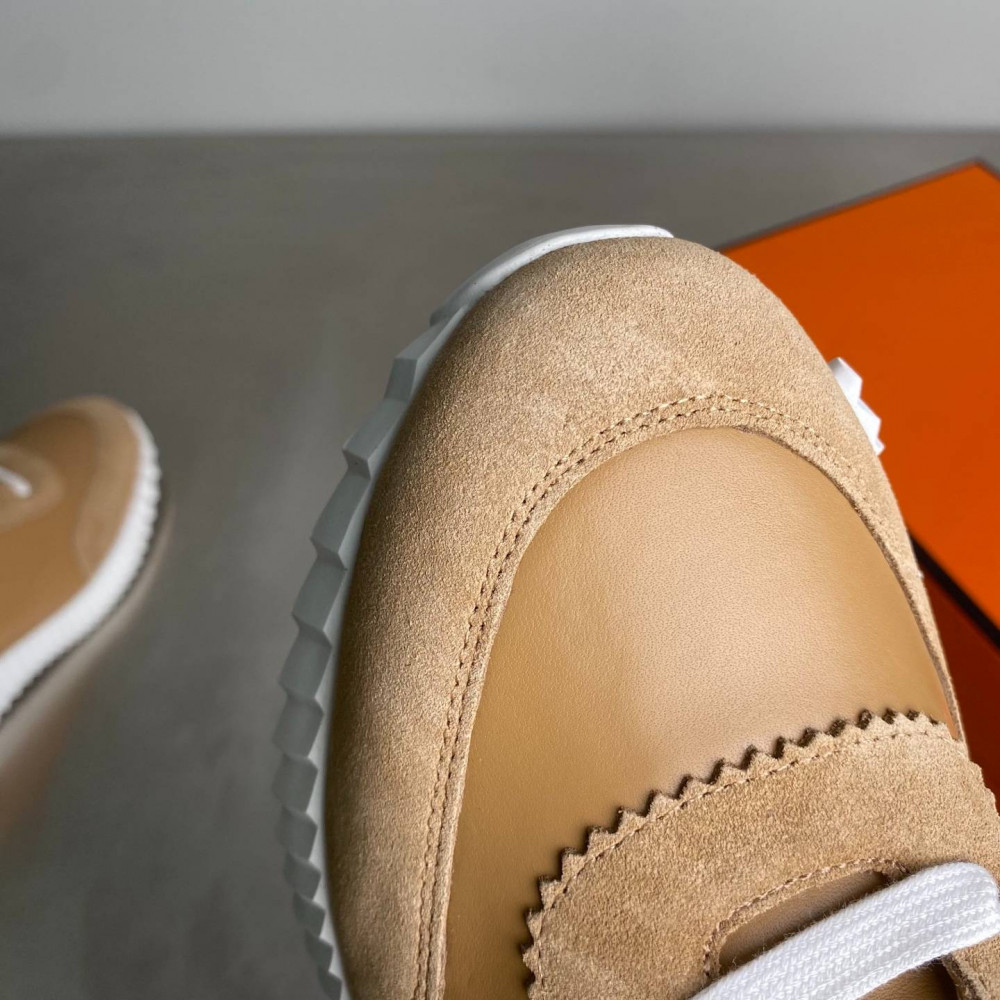 Bouncing sneaker Bouncing sneaker