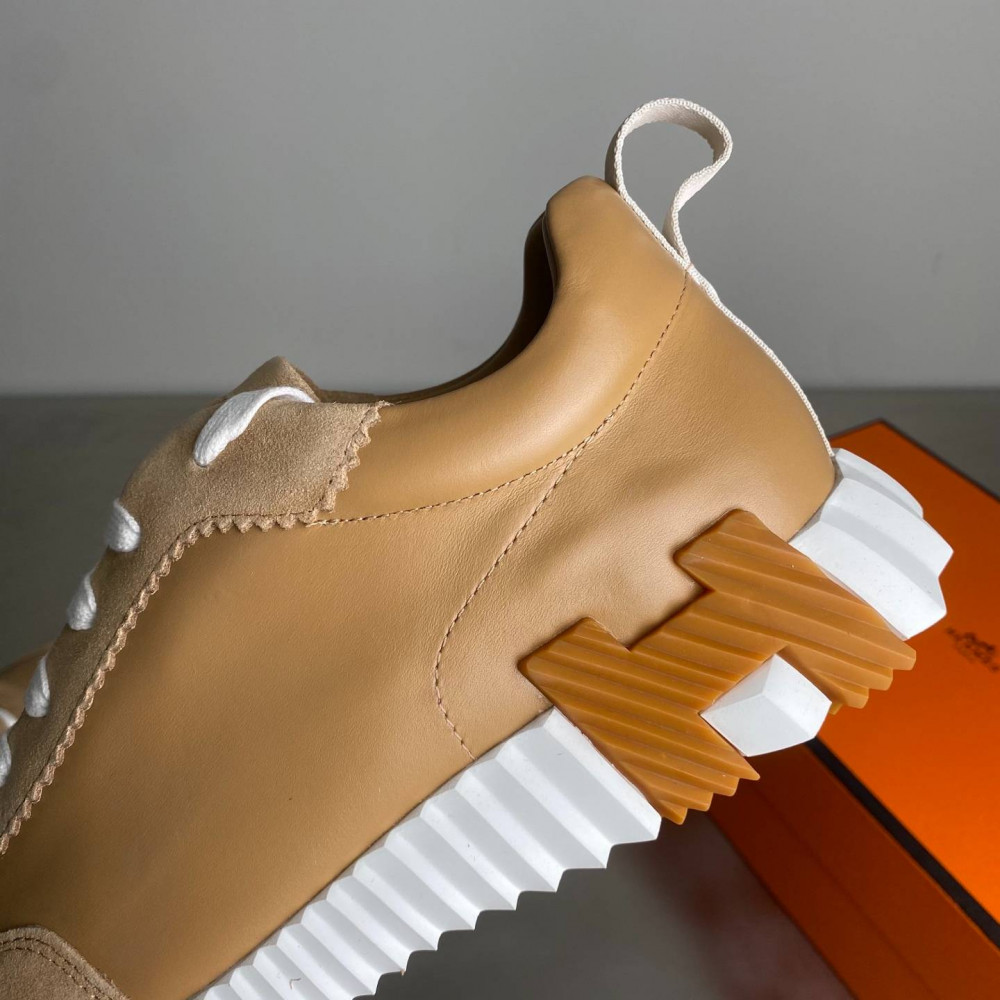 Bouncing sneaker Bouncing sneaker