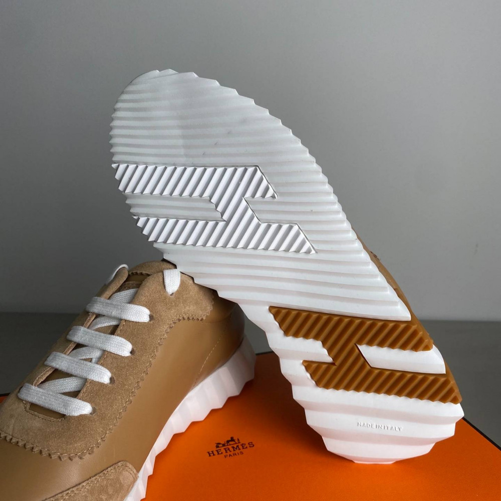 Bouncing sneaker Bouncing sneaker