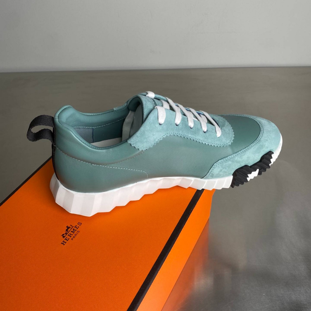 Bouncing sneaker