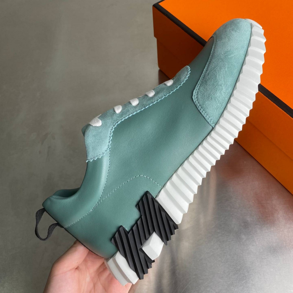 Bouncing sneaker