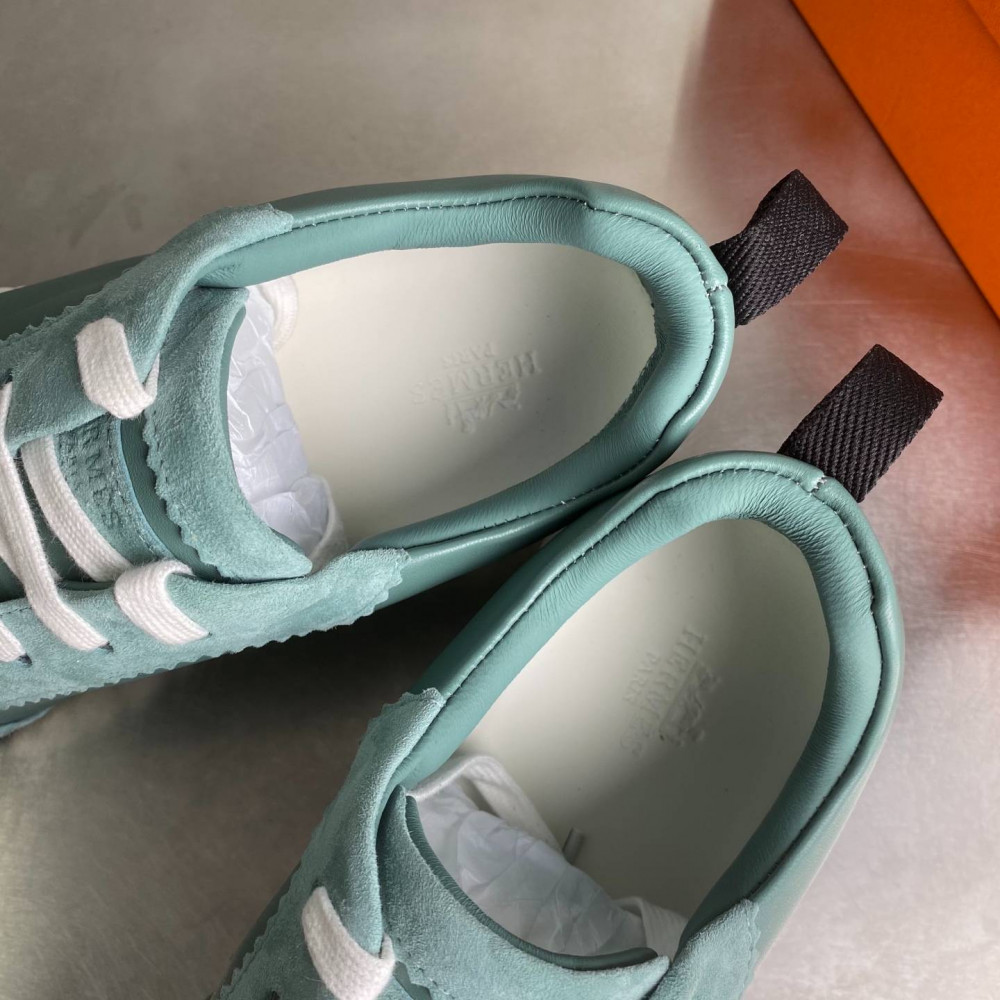 Bouncing sneaker