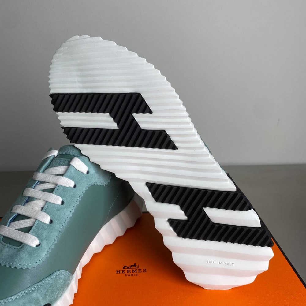Bouncing sneaker