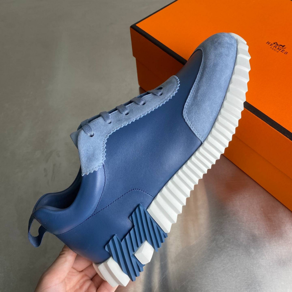 Bouncing sneaker