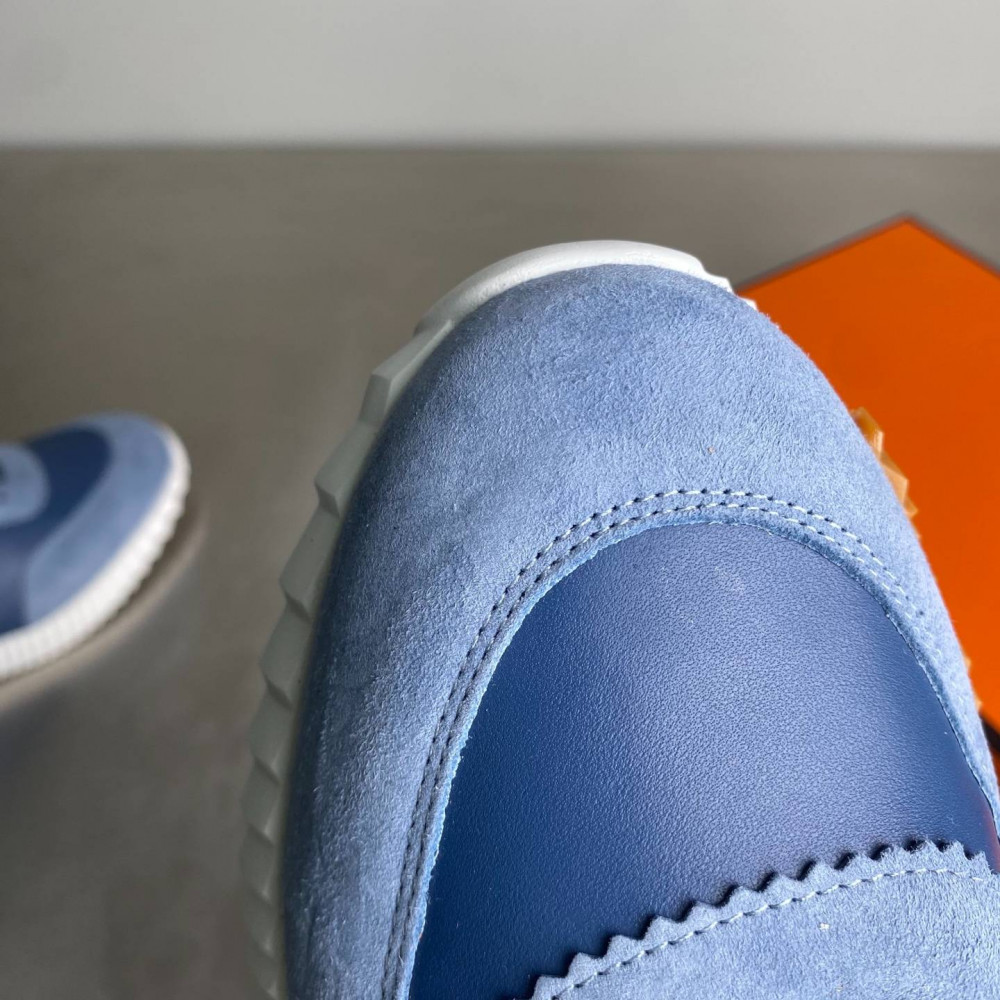 Bouncing sneaker
