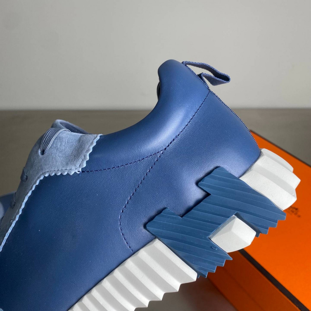 Bouncing sneaker