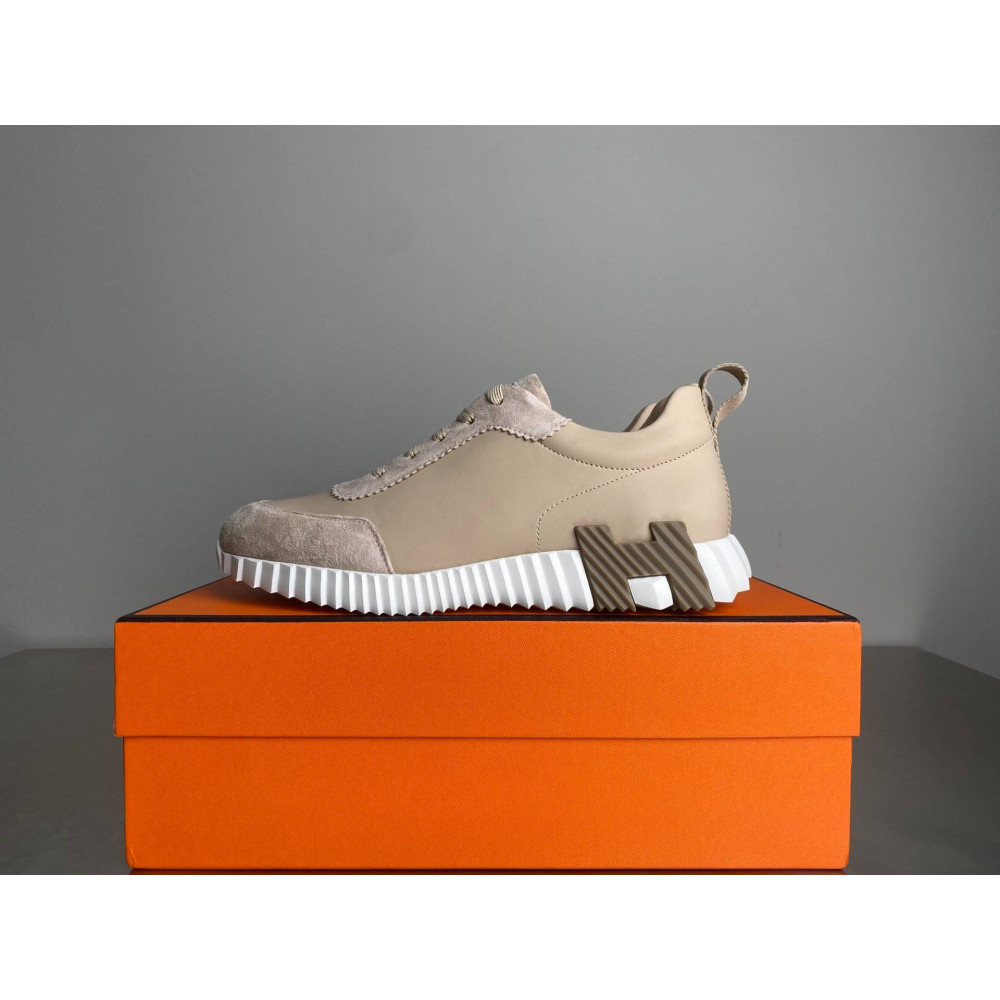 Bouncing sneaker Bouncing sneaker