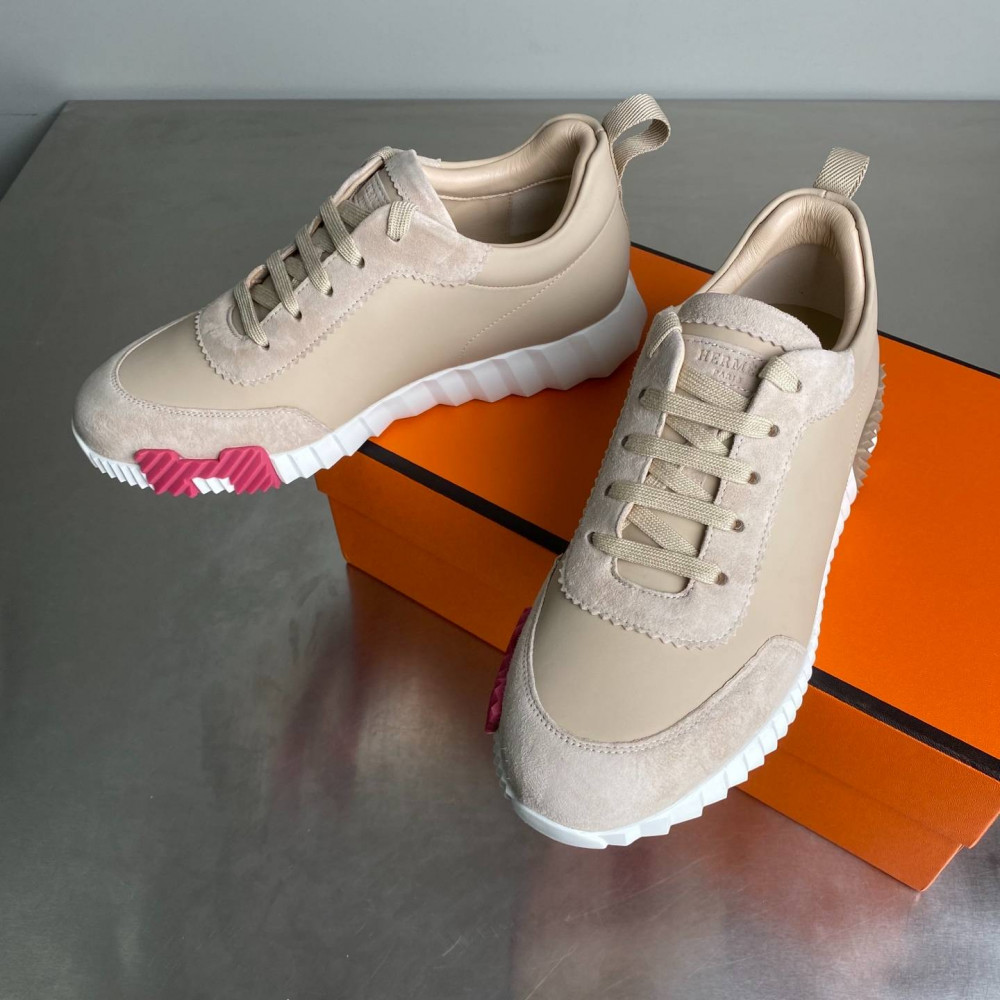 Bouncing sneaker Bouncing sneaker