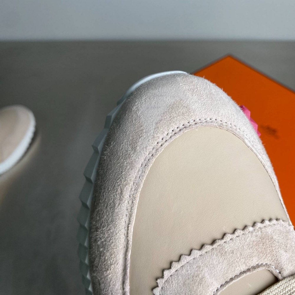 Bouncing sneaker Bouncing sneaker