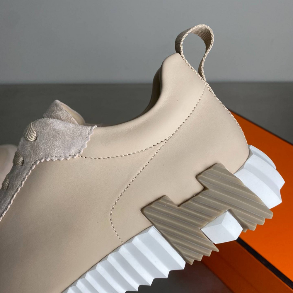 Bouncing sneaker Bouncing sneaker
