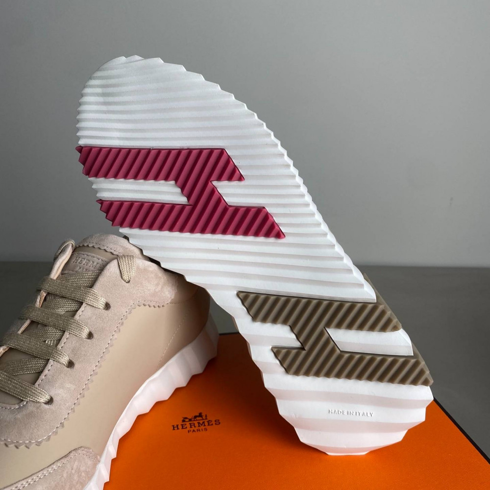 Bouncing sneaker Bouncing sneaker