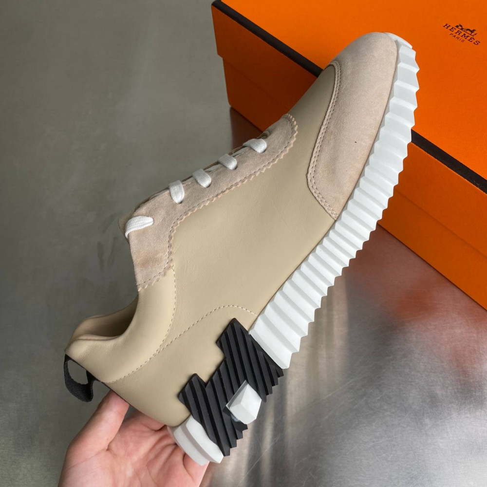 Bouncing sneaker