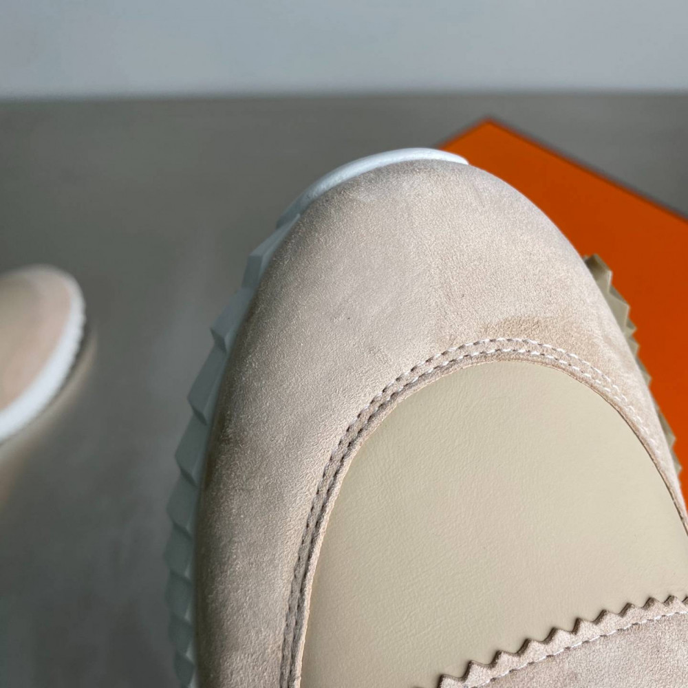 Bouncing sneaker