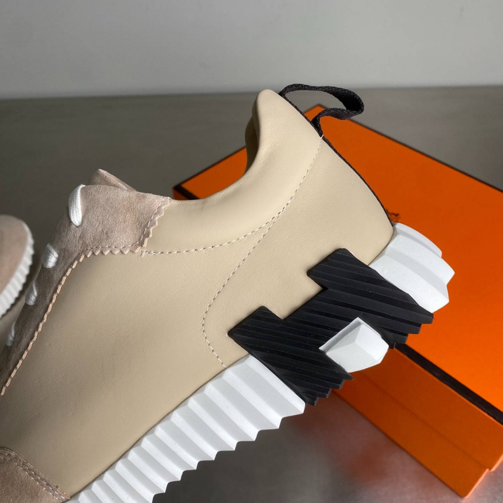 Bouncing sneaker