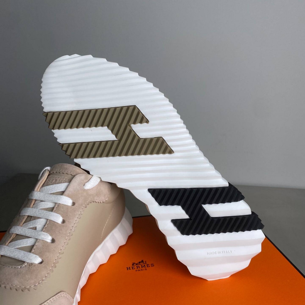 Bouncing sneaker