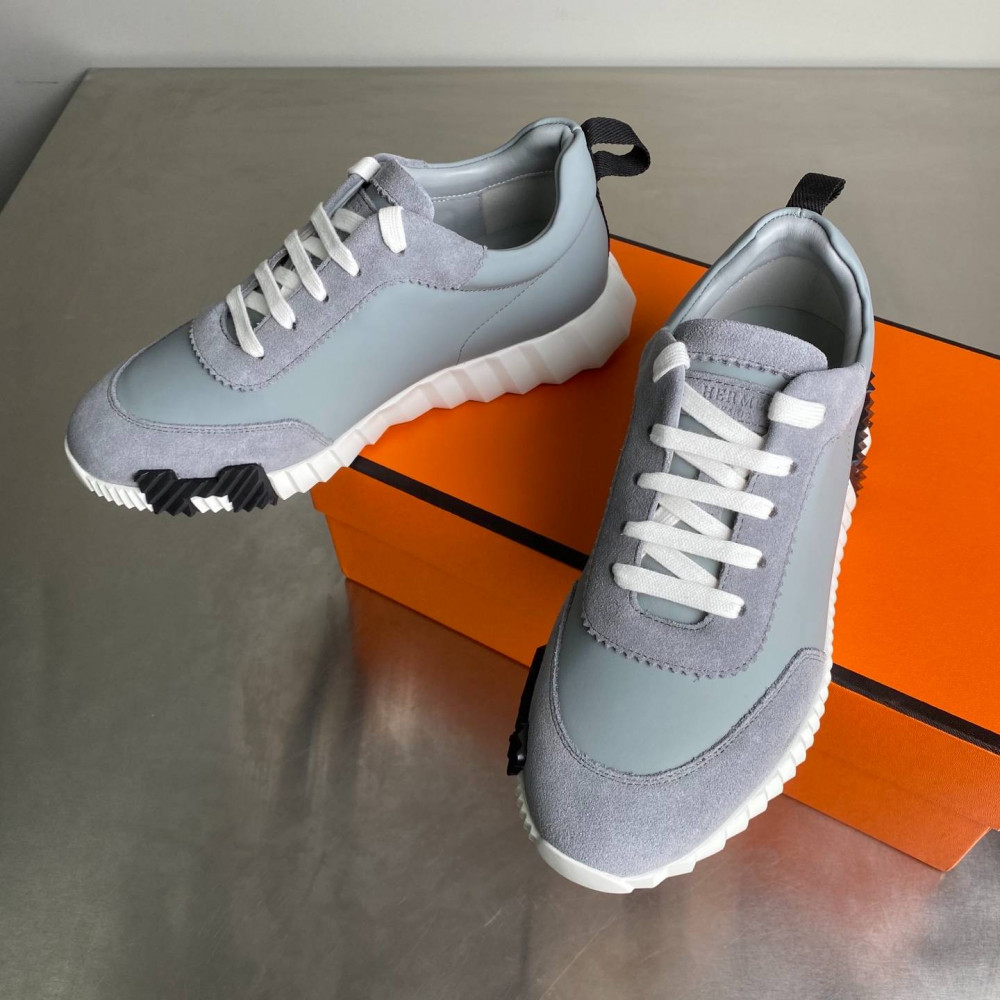 Bouncing sneaker