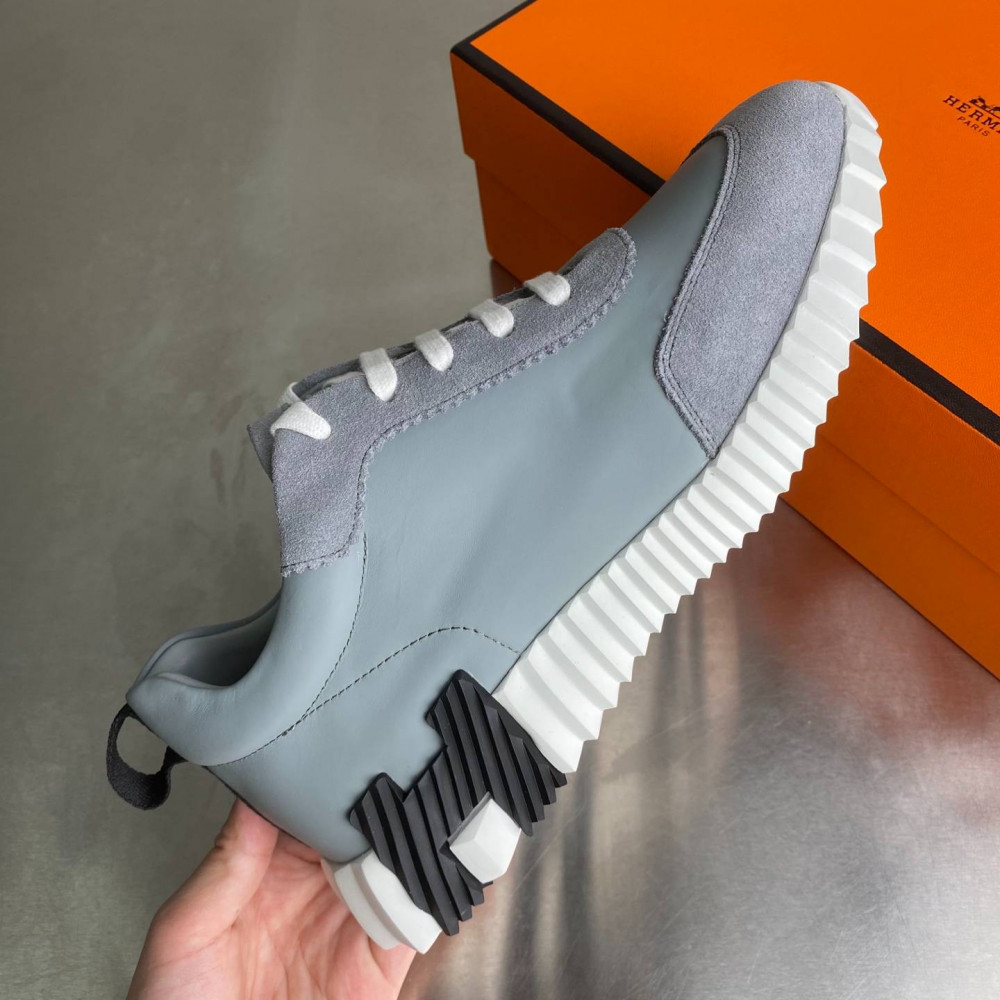 Bouncing sneaker