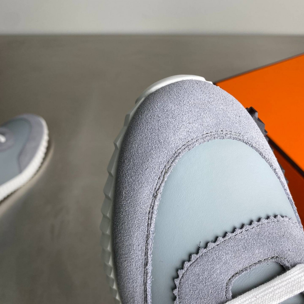 Bouncing sneaker