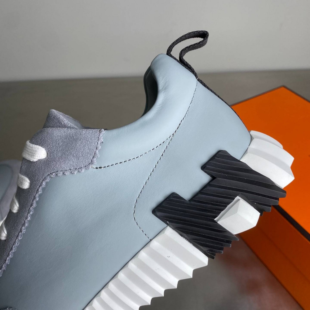 Bouncing sneaker