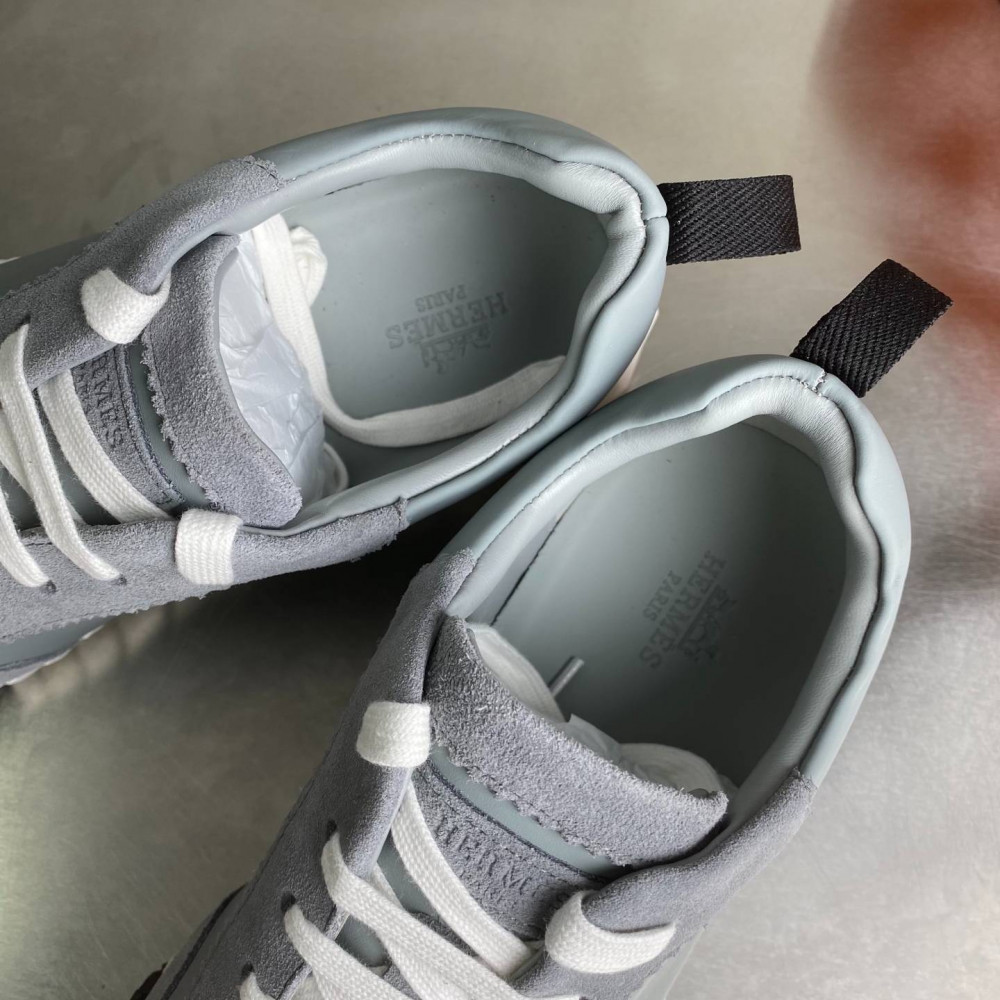 Bouncing sneaker