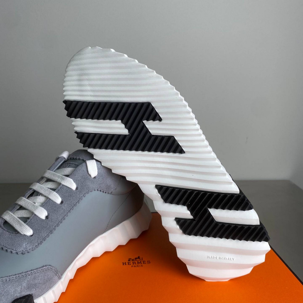 Bouncing sneaker
