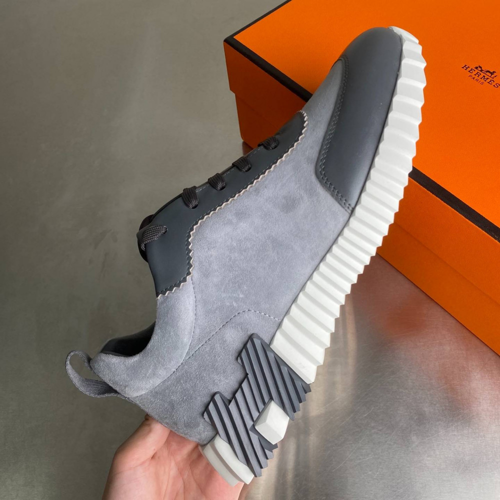Bouncing sneaker
