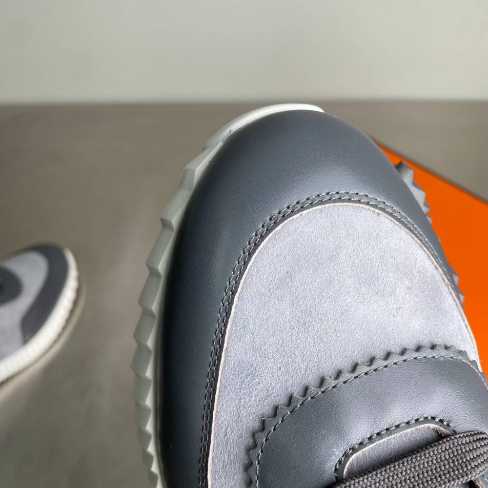 Bouncing sneaker