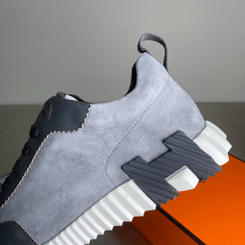 Bouncing sneaker