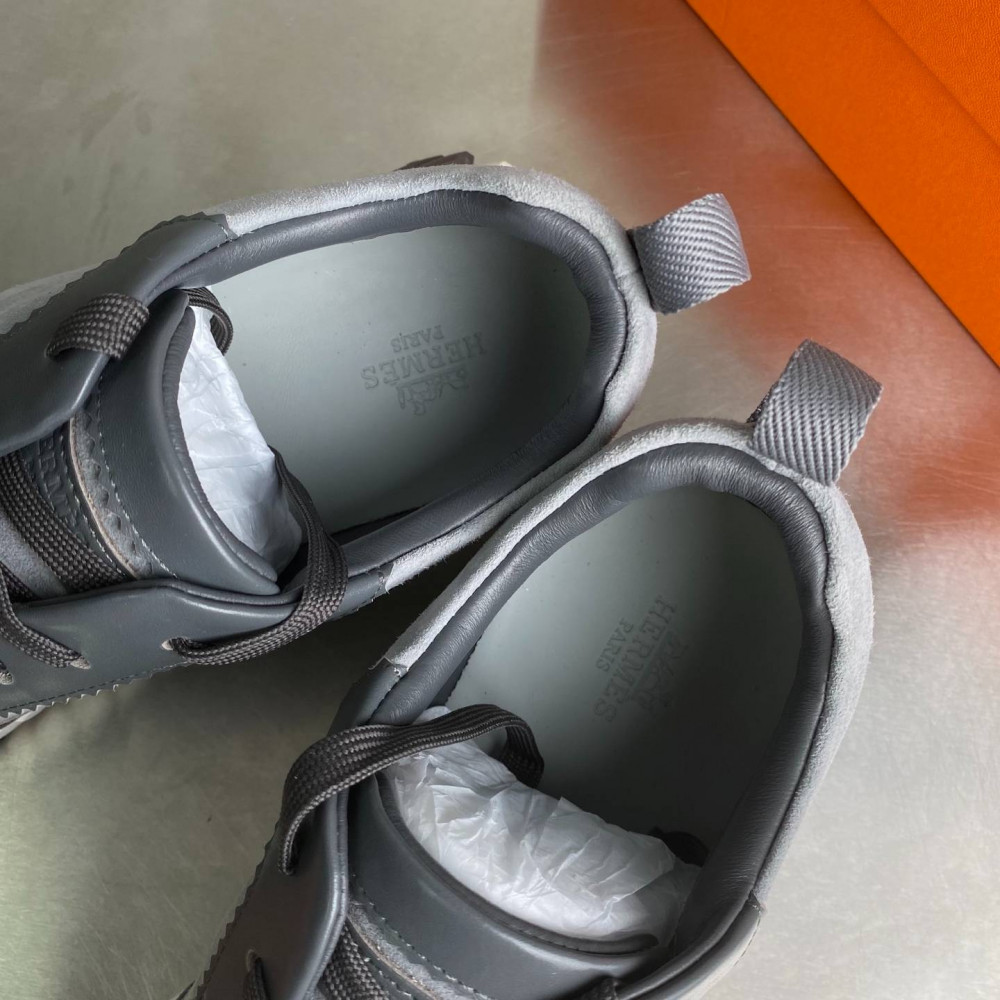 Bouncing sneaker